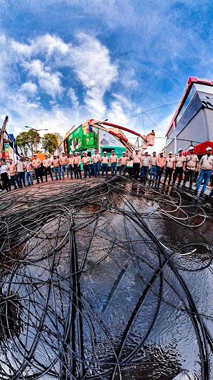 Cerca de 50 técnicos trabalharam para a retirada dos fios. Foto: Gentileza/Ande