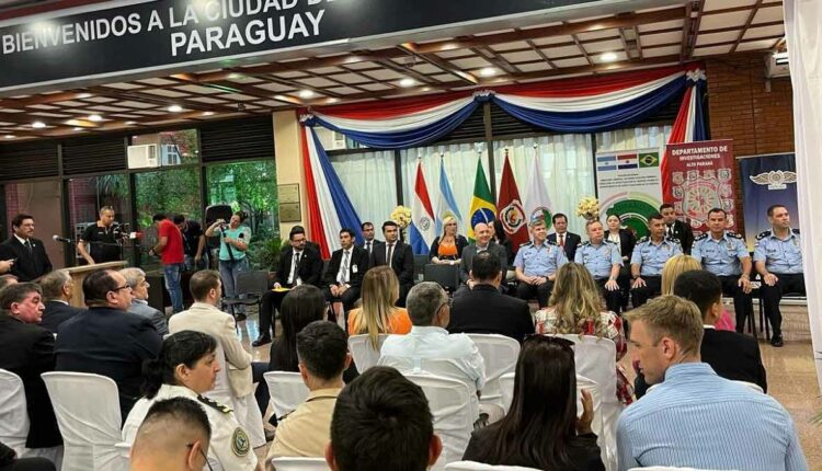 Cerimônia teve a participação de representantes das polícias dos três países. Foto: Gentileza/Polícia Nacional do Paraguai