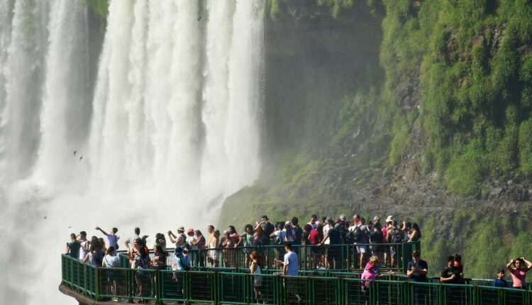 Lado brasileiro das Cataratas é o atrativo mais visitado de Foz do Iguaçu. Foto: Nilmar Fernando/Urbia Cataratas