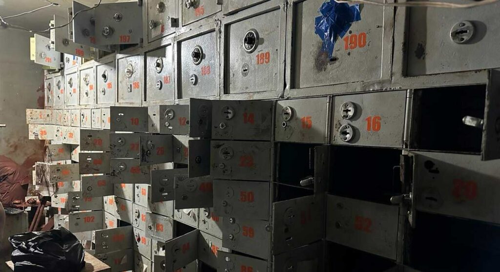 Gavetas e armários usados pelos cambistas para guardar dinheiro foram arrombados pelos ladrões. Foto: Gentileza/Ministério Público do Paraguai