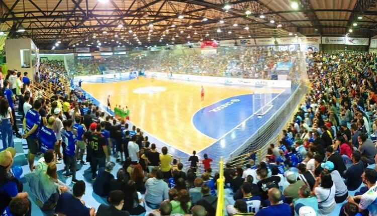 Jogos do Foz Cataratas Futsal na LNF costumam atrair grande público ao Ginásio Costa Cavalcanti. Foto: Nilton Rolin (Arquivo)