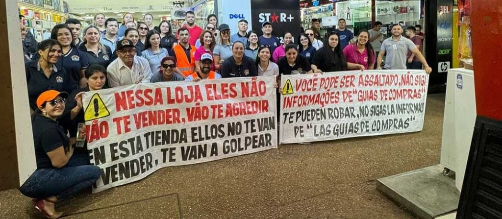 "Nessa loja eles não vão te atender, vão te agredir", diz uma das faixas. Foto: Gentileza/Prefeitura de Ciudad del Este