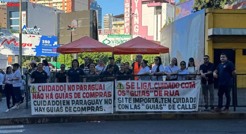 No último sábado (2), servidores da prefeitura de Ciudad del Este estenderam faixas para alertar sobre os riscos de fraudes e golpes. Foto: Gentileza/Prefeitura de Ciudad del Este