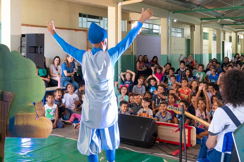 Até junho, todas as escolas municipais serão visitadas pelos artistas. Foto: Michele Einsiedel/Itaipu Binacional