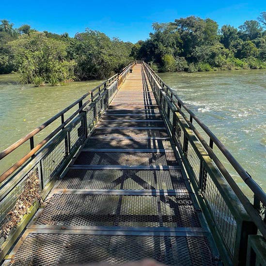 Passarela argentina da Garganta do Diabo tem mais de um quilômetro de extensão. Foto: Gentileza/Iguazú Argentina